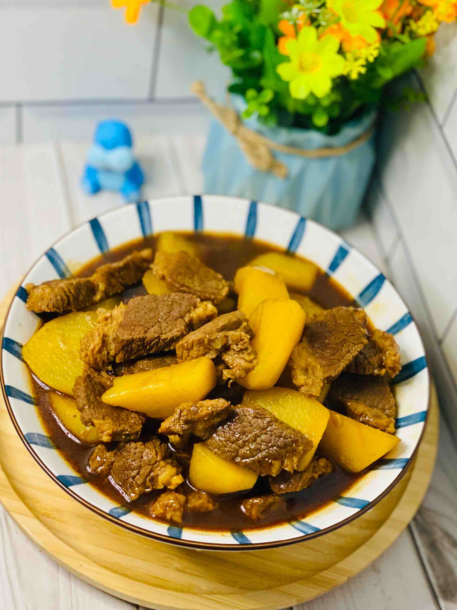 爆香紅燒牛肉燜土豆,這樣煮??一鍋都不夠的做法-家常味醬菜譜-易網健康養生網 爆香紅燒牛肉燜土豆,這樣煮??一鍋都不夠的做法-家常味醬菜譜