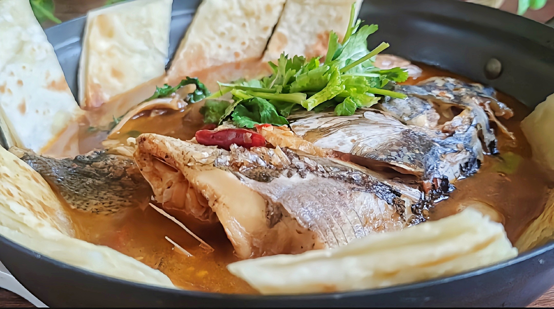 秋冬這樣吃，菜飯一鍋出~魚頭泡餅的做法-咸鮮味燉菜譜