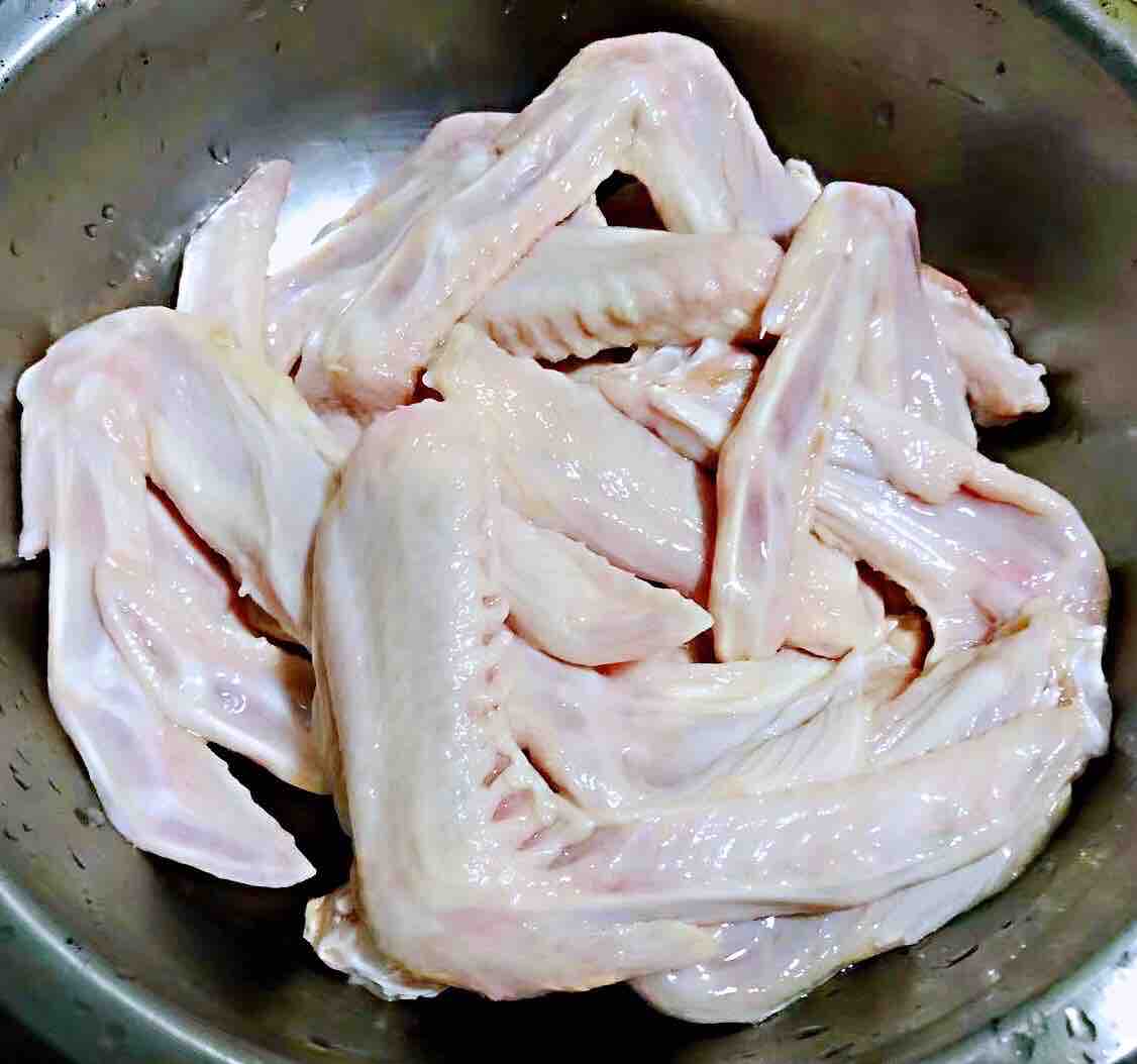 紅燒鴨翅的做法-家常味燉菜譜-易網(wǎng)<a href=http://www.aoa7937.com/ target=_blank class=infotextkey>健康養(yǎng)生</a>網(wǎng) 紅燒鴨翅的做法-家常味燉菜譜
