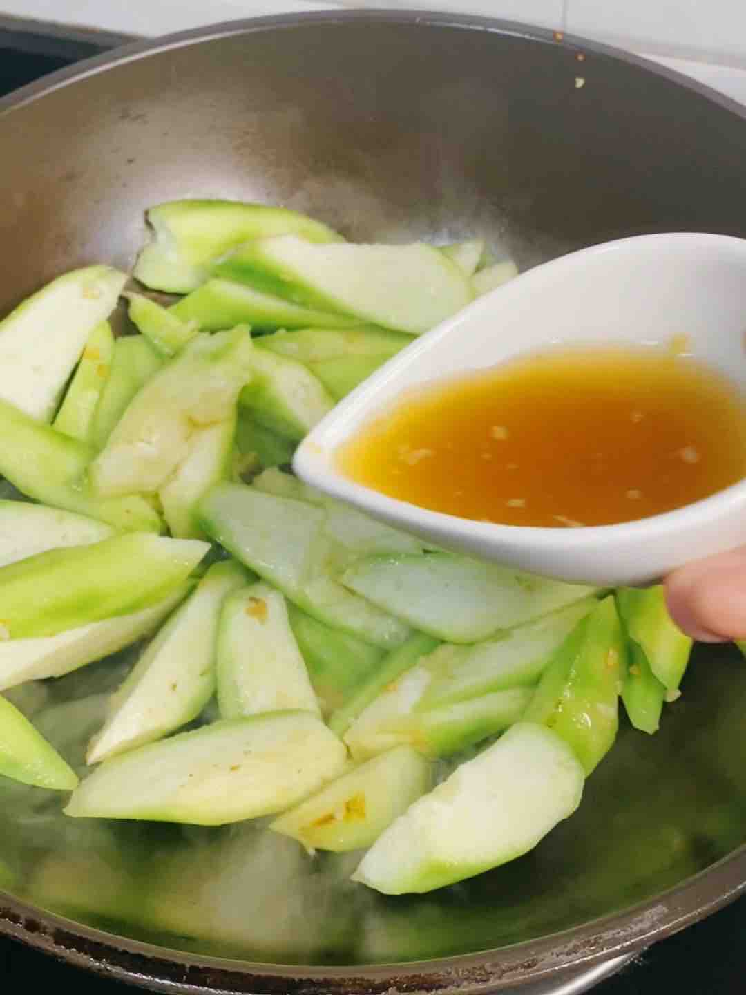 絲瓜這樣炒，比山珍海味還美味，10條不夠吃??便宜超好吃的做法-咸鮮味炒菜譜