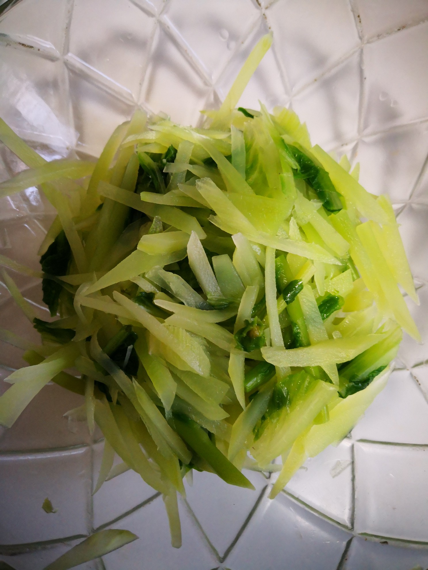 涼拌青筍絲的做法-家常味拌菜譜