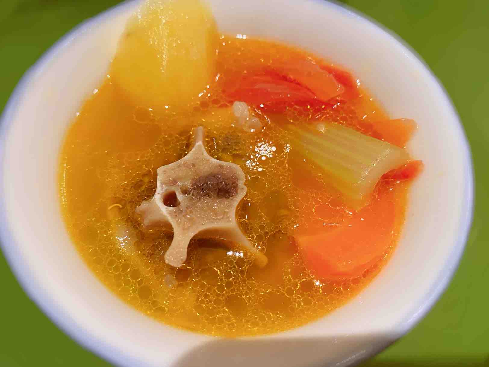 雜菜牛尾湯的做法-酸甜味煲菜譜-易網健康養生網 雜菜牛尾湯的做法-酸甜味煲菜譜