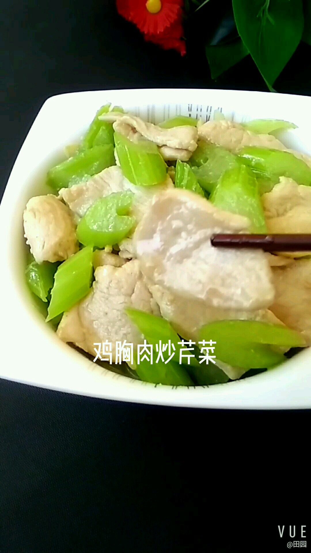 雞胸肉炒芹菜的做法-咸鮮味炒菜譜-易網健康養生網 雞胸肉炒芹菜的做法-咸鮮味炒菜譜