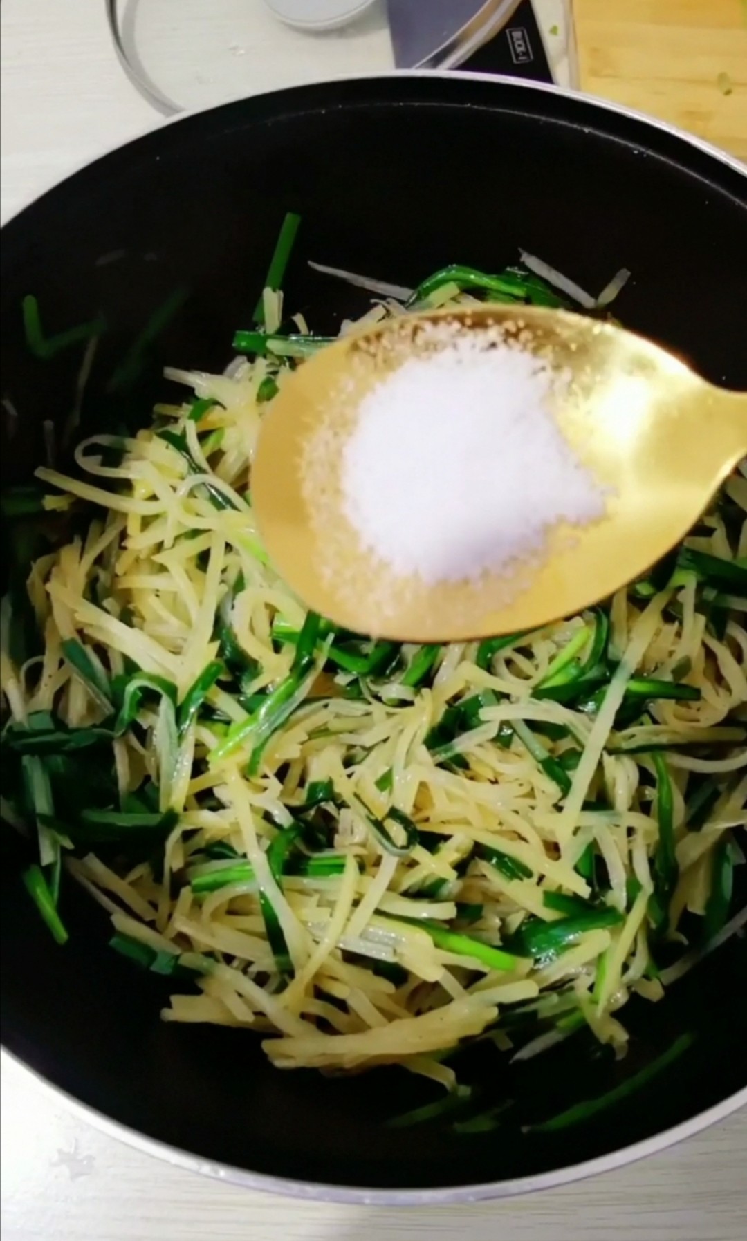 韭菜炒土豆絲的做法-咸鮮味炒菜譜