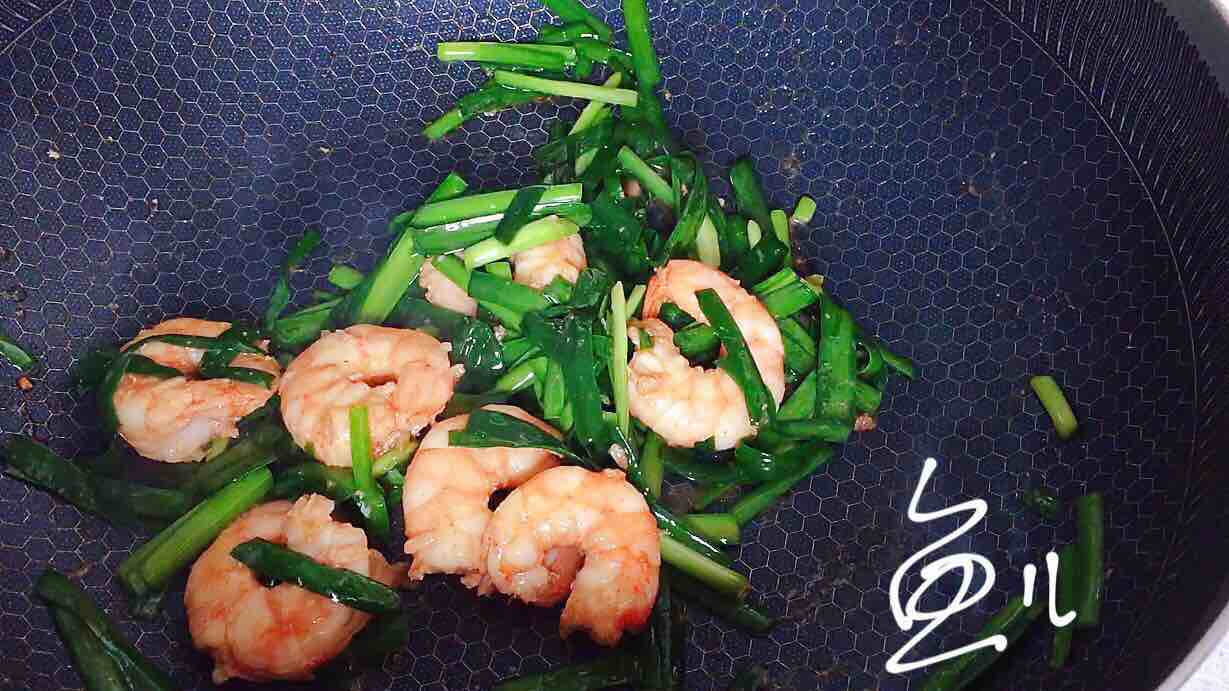 蝦仁和它一起炒，味道鮮美，做法簡單，廚房小白也能做的好！的做法-咸鮮味炒菜譜