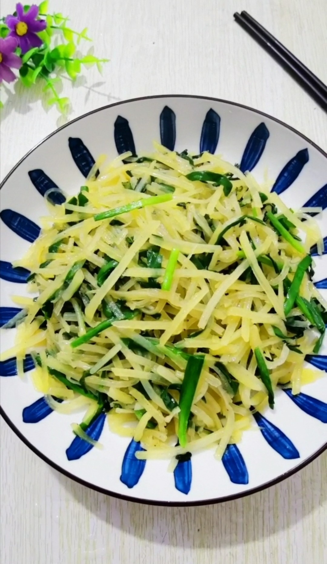 韭菜炒土豆絲的做法-咸鮮味炒菜譜-易網(wǎng)健康養(yǎng)生網(wǎng) 韭菜炒土豆絲的做法-咸鮮味炒菜譜