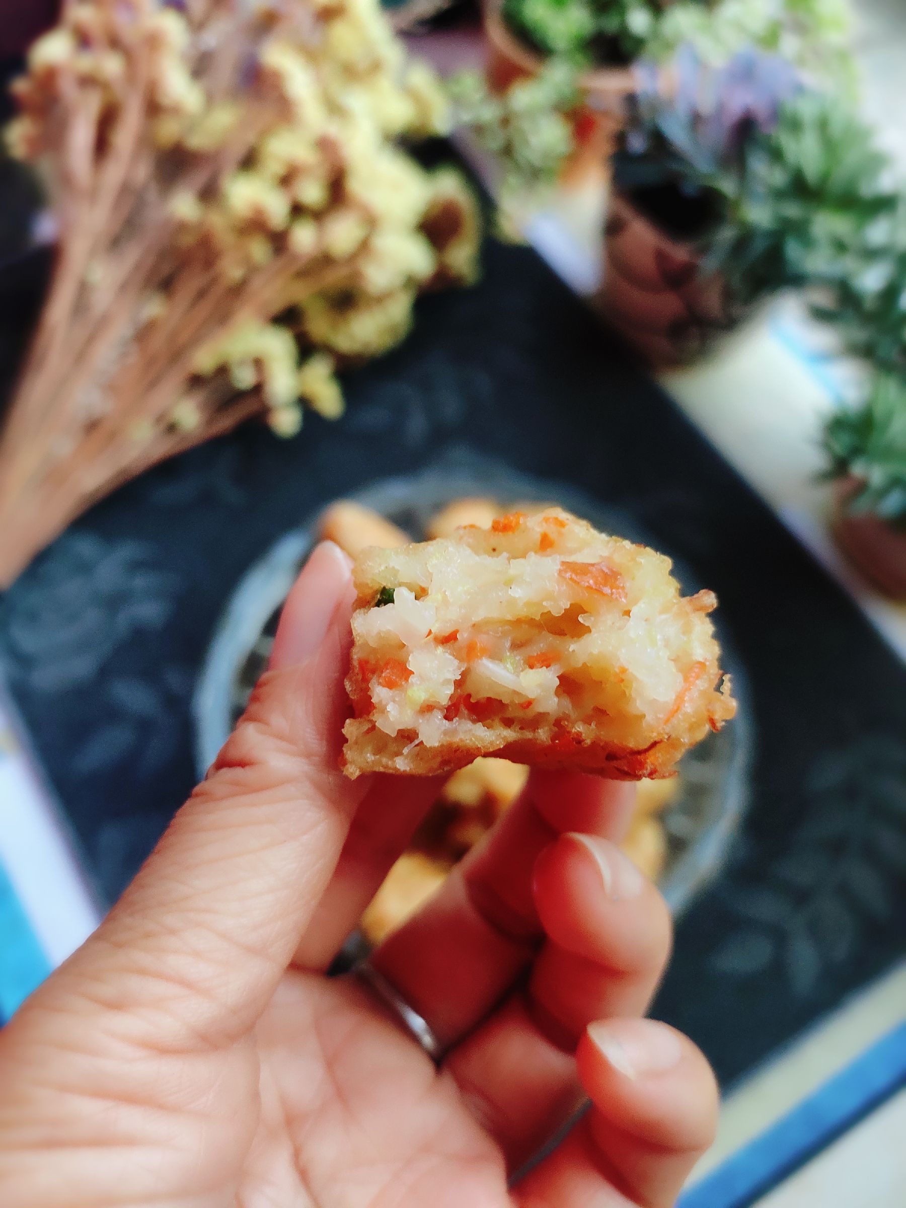 外酥里嫩的五彩丸子的做法-咸鮮味炸菜譜-易網健康養生網 外酥里嫩的五彩丸子的做法-咸鮮味炸菜譜