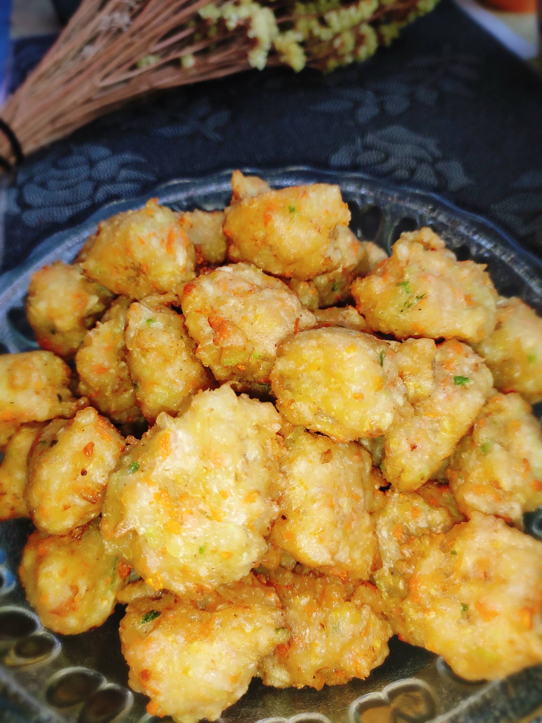 外酥里嫩的五彩丸子的做法-咸鮮味炸菜譜-易網健康養生網 外酥里嫩的五彩丸子的做法-咸鮮味炸菜譜
