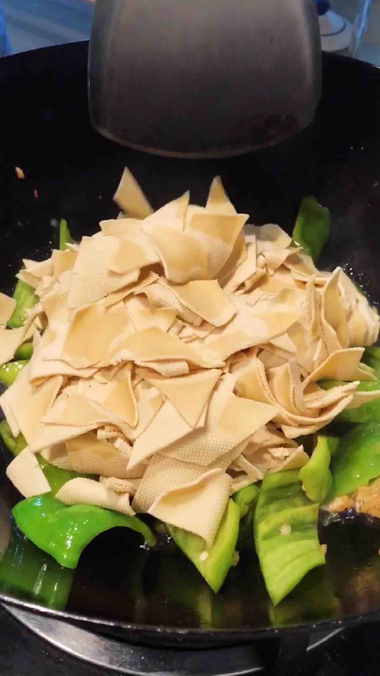 豆皮好吃做法的做法-香辣味炒菜譜