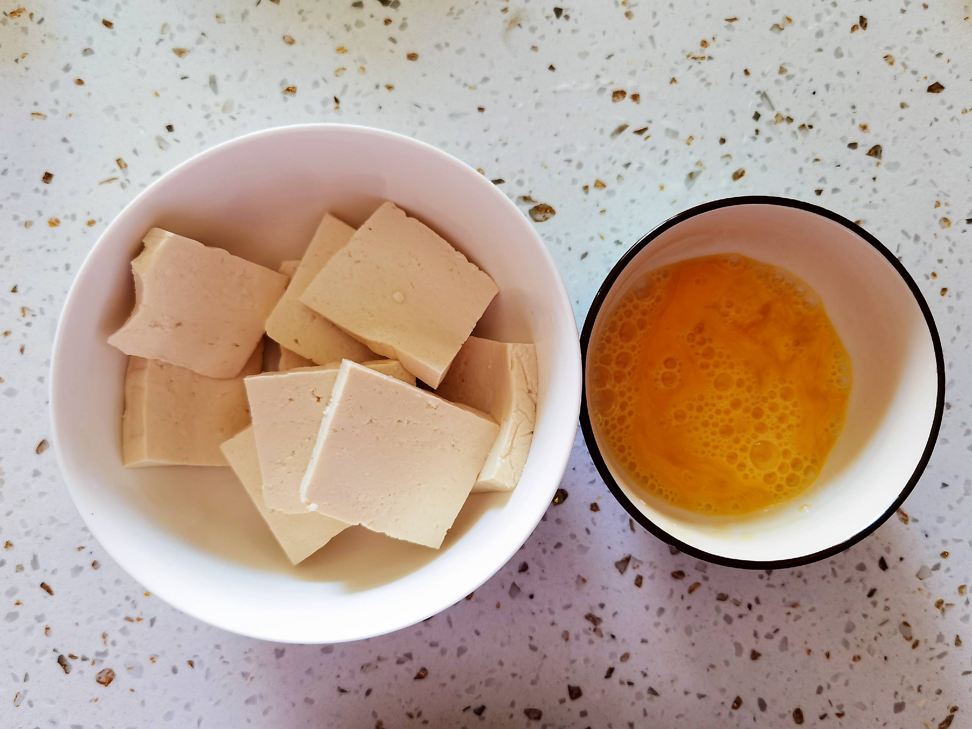 冬日暖胃家常菜-豆腐粉絲煲,葷素搭配,經濟實惠又美味的做法-咸鮮味炒菜譜-易網<a href=http://www.aoa7937.com/ target=_blank class=infotextkey>健康養生</a>網 冬日暖胃家常菜-豆腐粉絲煲,葷素搭配,經濟實惠又美味的做法-咸鮮味炒菜譜