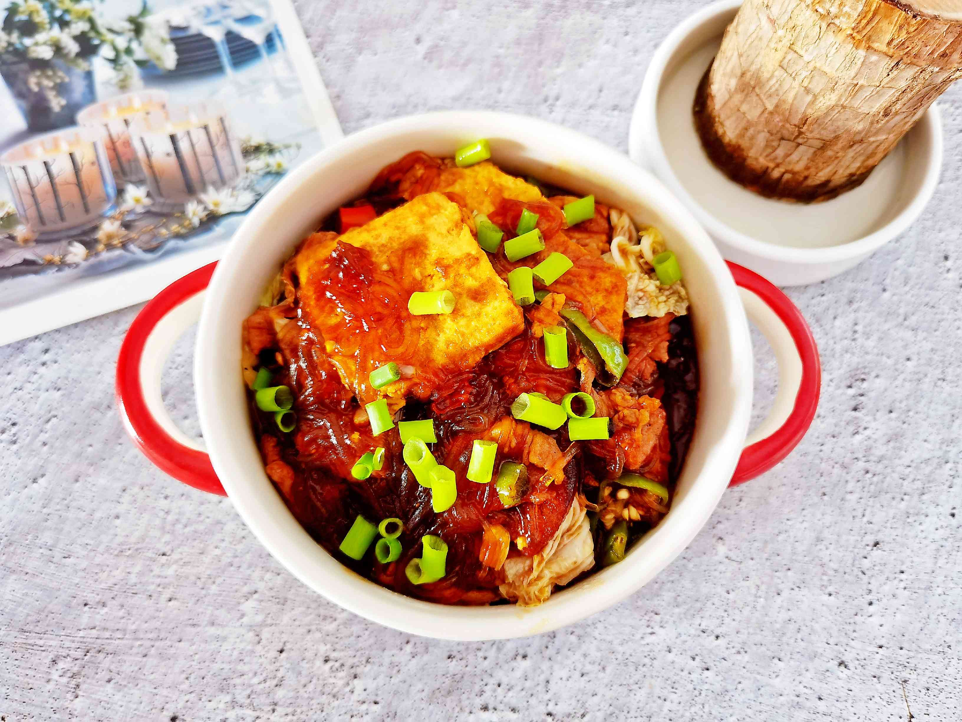 冬日暖胃家常菜-豆腐粉絲煲,葷素搭配,經濟實惠又美味的做法-咸鮮味炒菜譜-易網健康養生網 冬日暖胃家常菜-豆腐粉絲煲,葷素搭配,經濟實惠又美味的做法-咸鮮味炒菜譜