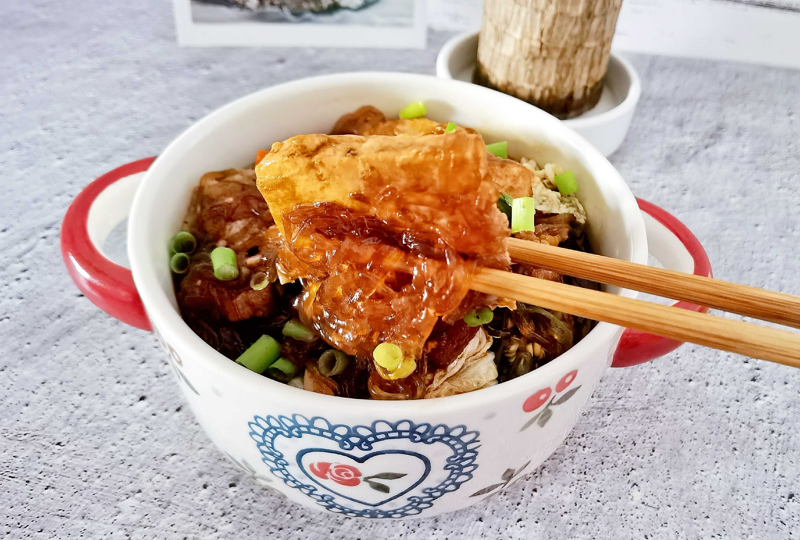 冬日暖胃家常菜-豆腐粉絲煲,葷素搭配,經濟實惠又美味的做法-咸鮮味炒菜譜-易網健康養生網 冬日暖胃家常菜-豆腐粉絲煲,葷素搭配,經濟實惠又美味的做法-咸鮮味炒菜譜