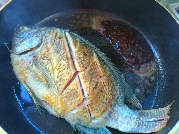 醬燜羅非魚的做法-醬香味燜菜譜