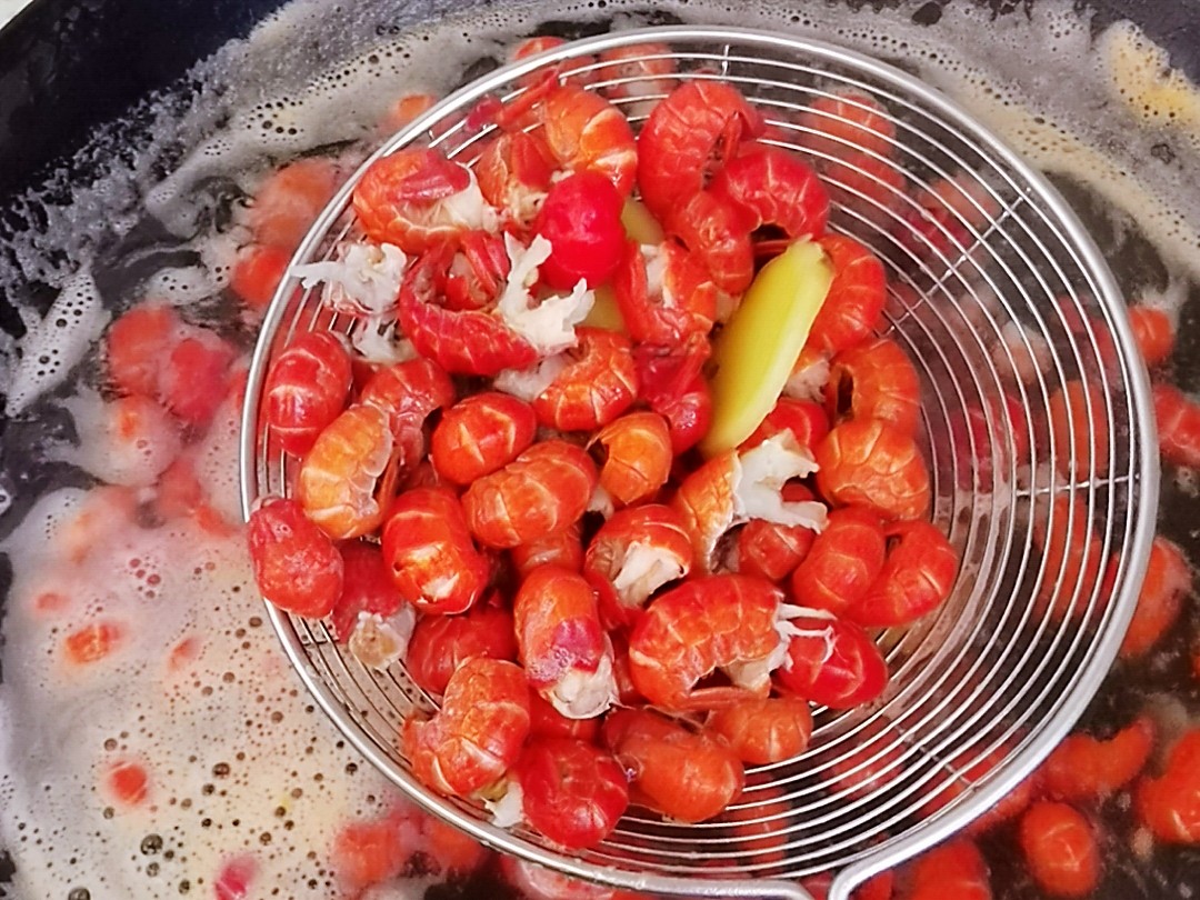 廚房小白零失敗版家常炒-蒜蓉蝦尾,只要1種料,搞定1大盤蝦尾的做法-咸鮮味炒菜譜-易網(wǎng)健康養(yǎng)生網(wǎng) 廚房小白零失敗版家常炒-蒜蓉蝦尾,只要1種料,搞定1大盤蝦尾的做法-咸鮮味炒菜譜