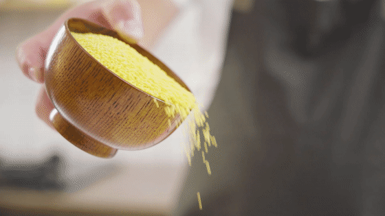 小米這樣做既可以當早餐,也可以當點心——小米蒸糕的做法-甜味蒸菜譜-易網<a href=http://www.aoa7937.com/ target=_blank class=infotextkey>健康養生</a>網 小米這樣做既可以當早餐,也可以當點心——小米蒸糕的做法-甜味蒸菜譜