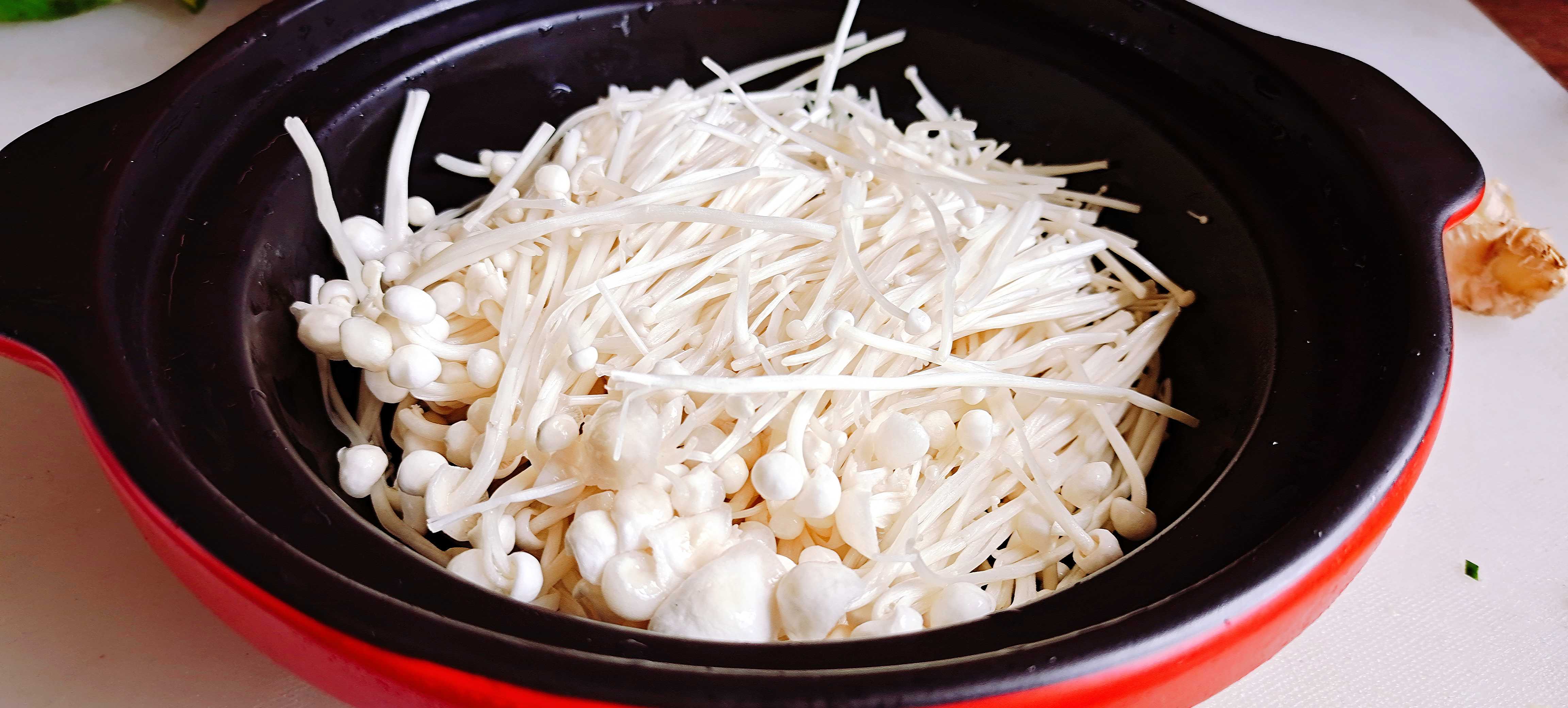 秋冬這樣吃豆腐,暖身又下飯…金針豆腐煲的做法-咸鮮味煲菜譜-易網健康養生網 秋冬這樣吃豆腐,暖身又下飯…金針豆腐煲的做法-咸鮮味煲菜譜