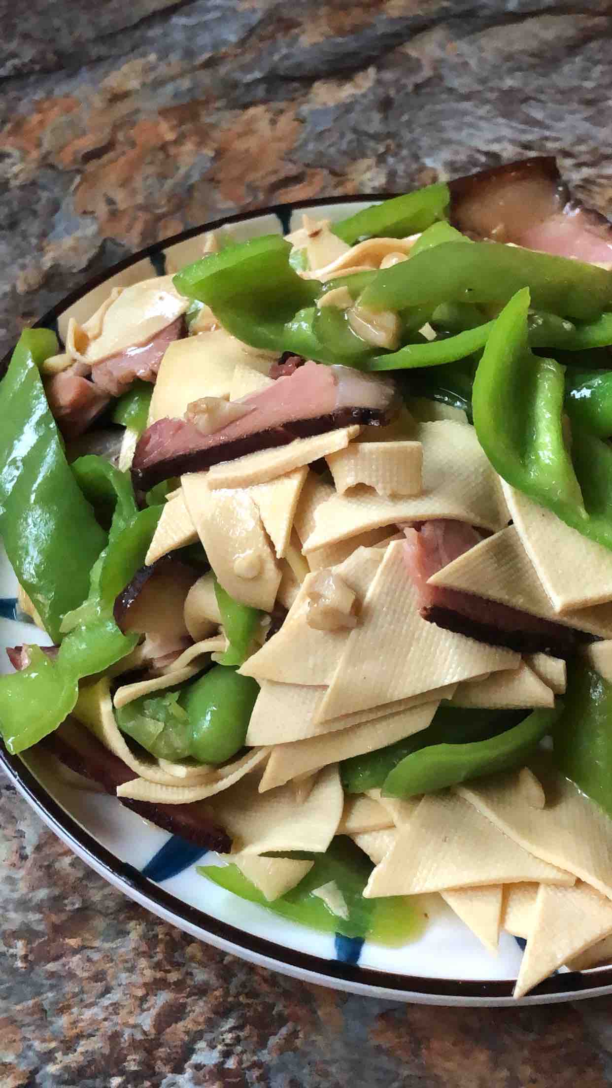老臘肉豆皮的做法-家常味炒菜譜-易網健康養生網 老臘肉豆皮的做法-家常味炒菜譜