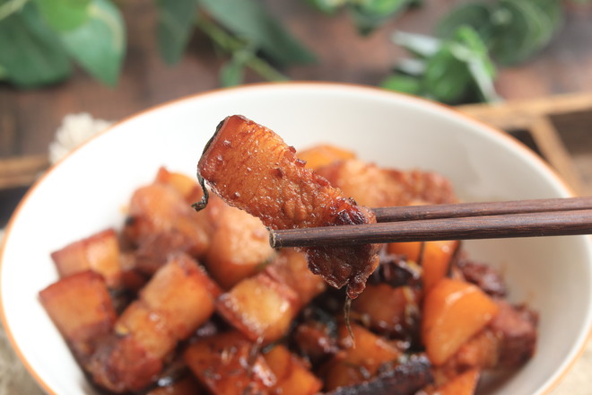 五花肉燉土豆的做法-家常味燉菜譜-易網(wǎng)健康養(yǎng)生網(wǎng) 五花肉燉土豆的做法-家常味燉菜譜