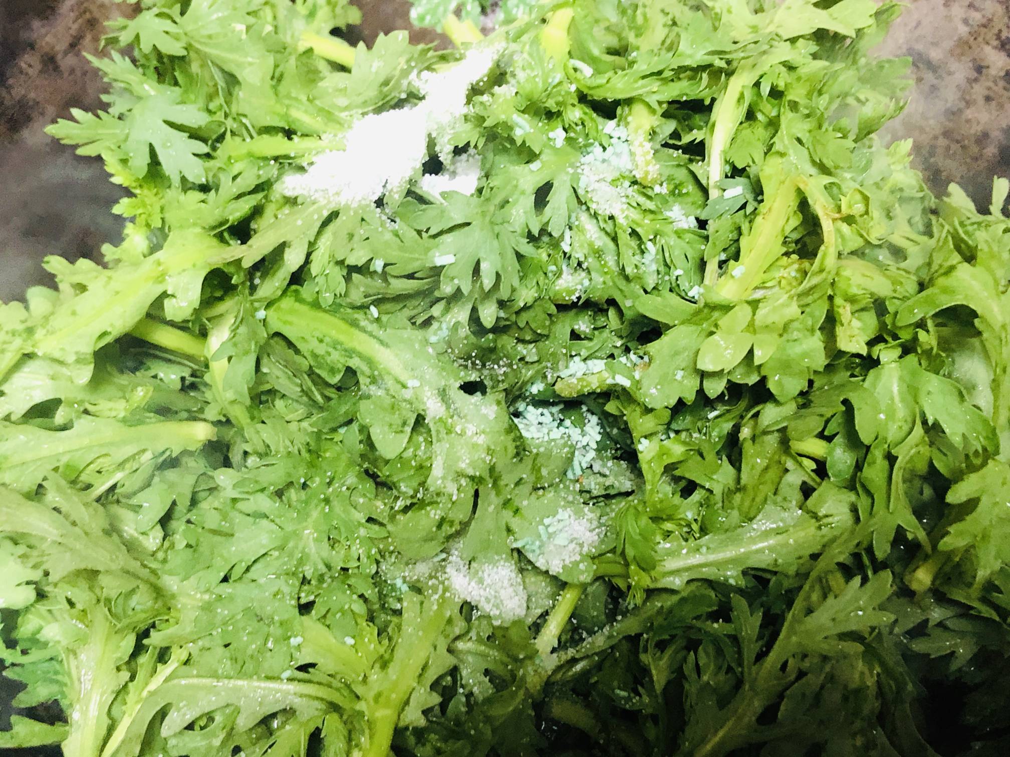 蒜泥茼蒿的做法-家常味炒菜譜
