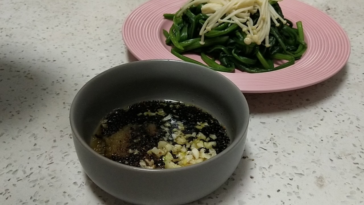 酸香開胃的涼拌菠菜的做法-家常味拌菜譜