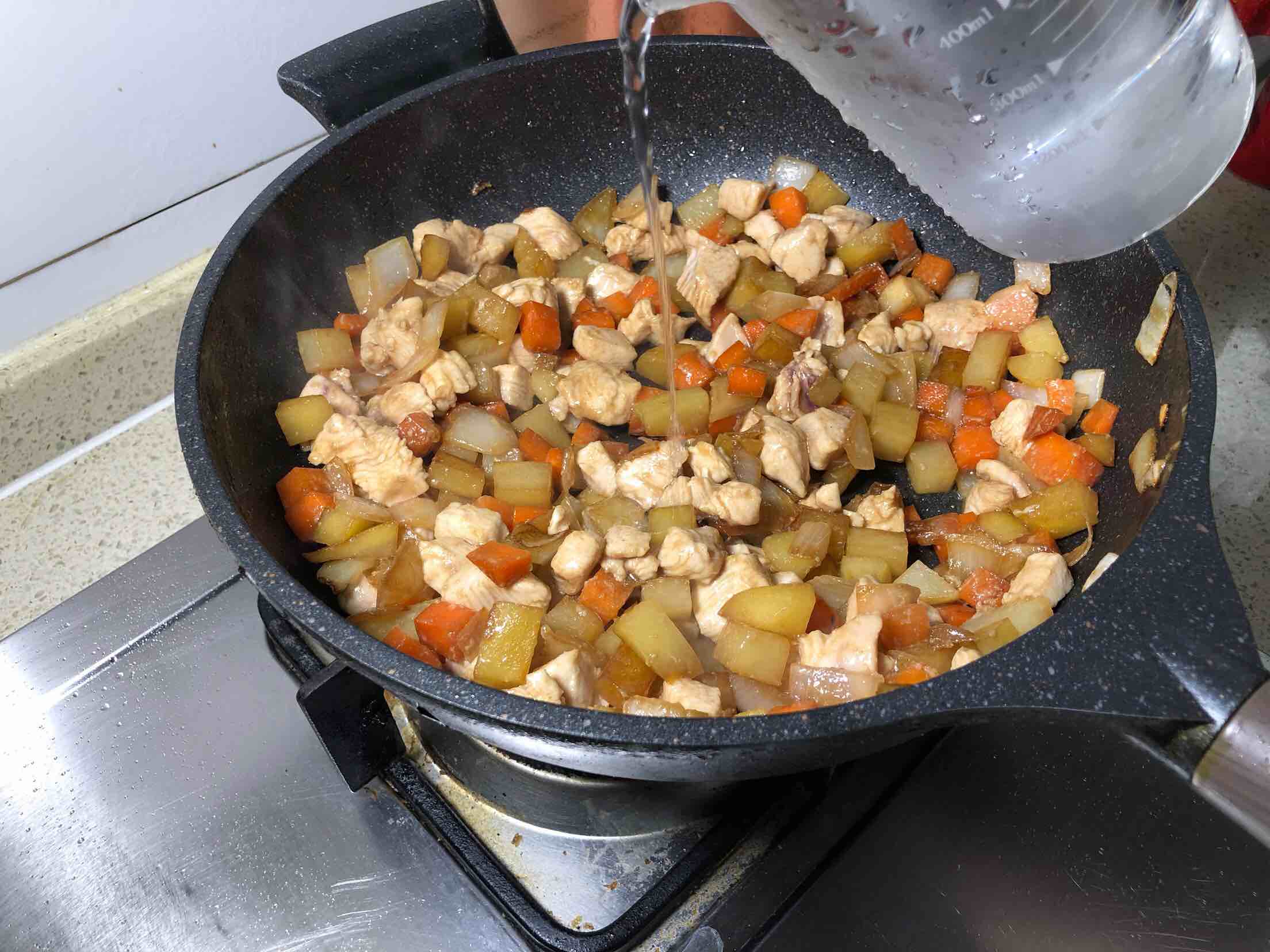 好吃又下飯的咖喱雞丁的做法-咖喱味炒菜譜