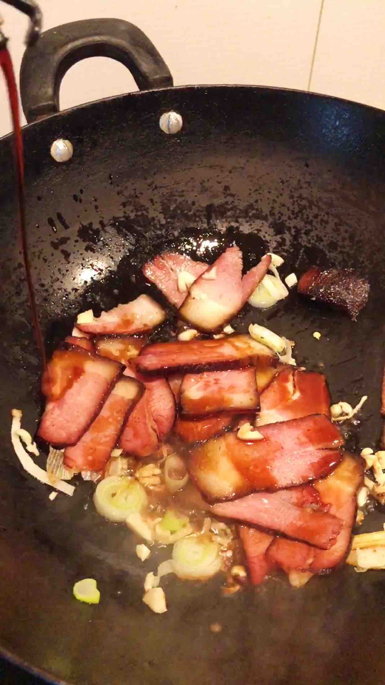 臘肉炒油燜筍絲的做法-家常味炒菜譜