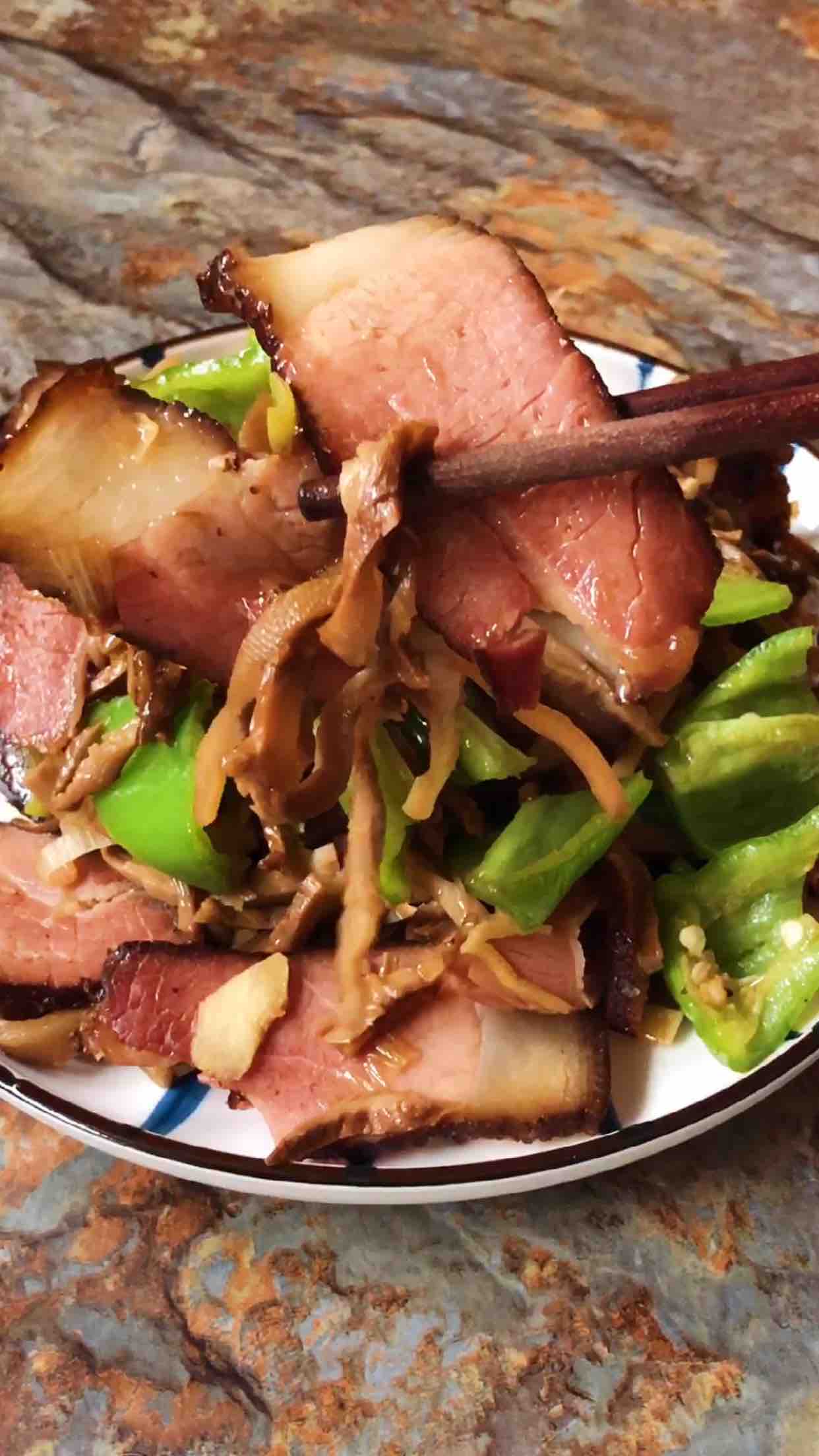 臘肉炒油燜筍絲的做法-家常味炒菜譜-易網(wǎng)健康養(yǎng)生網(wǎng) 臘肉炒油燜筍絲的做法-家常味炒菜譜