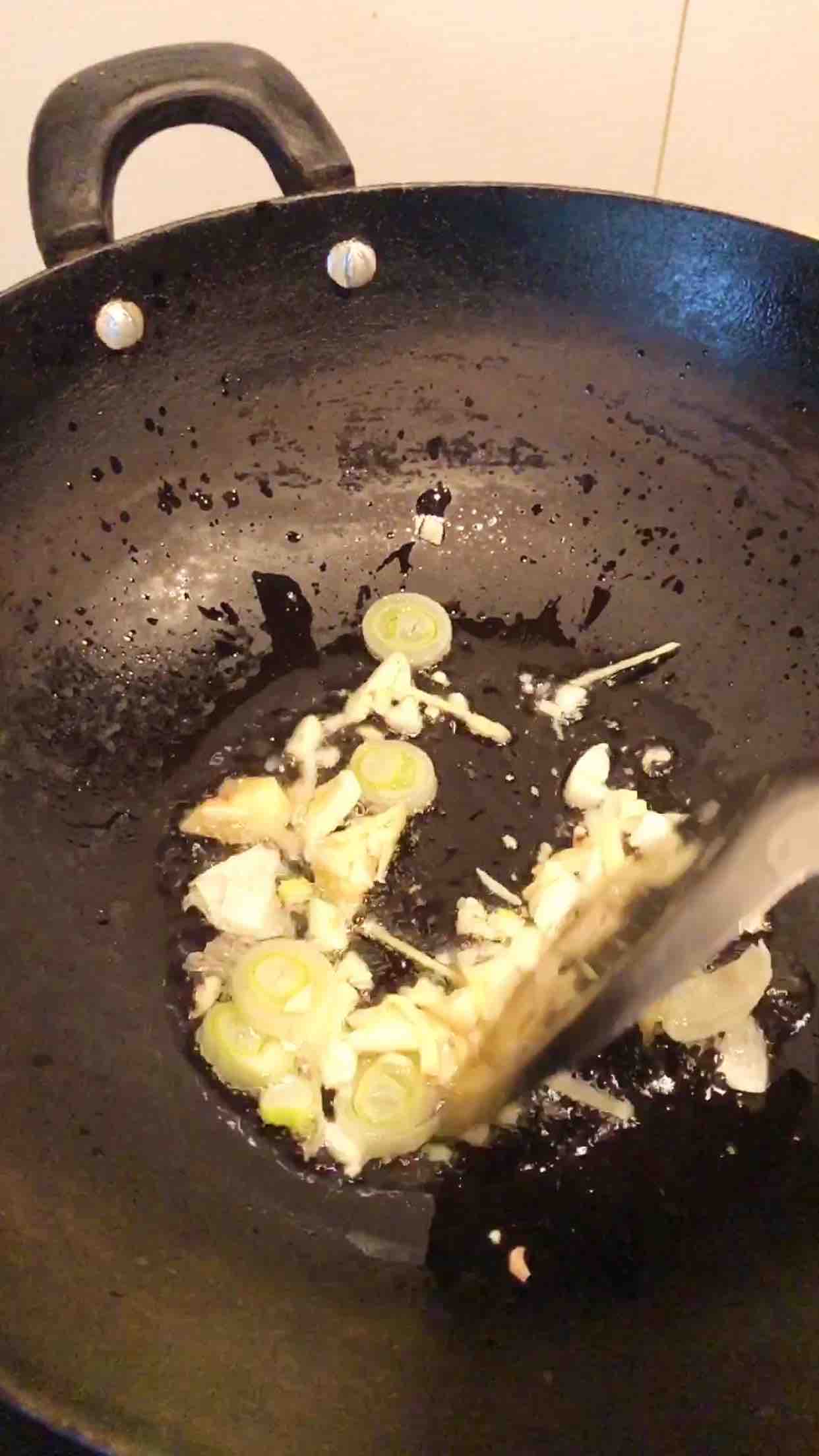 臘肉炒油燜筍絲的做法-家常味炒菜譜