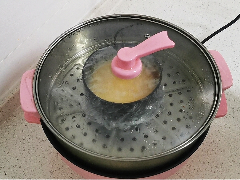 蒸水蛋香滑軟嫩的關(guān)鍵是雞蛋與水的比例,一個蛋殼就可以搞定的做法-咸鮮味蒸菜譜-易網(wǎng)健康養(yǎng)生網(wǎng) 蒸水蛋香滑軟嫩的關(guān)鍵是雞蛋與水的比例,一個蛋殼就可以搞定的做法-咸鮮味蒸菜譜
