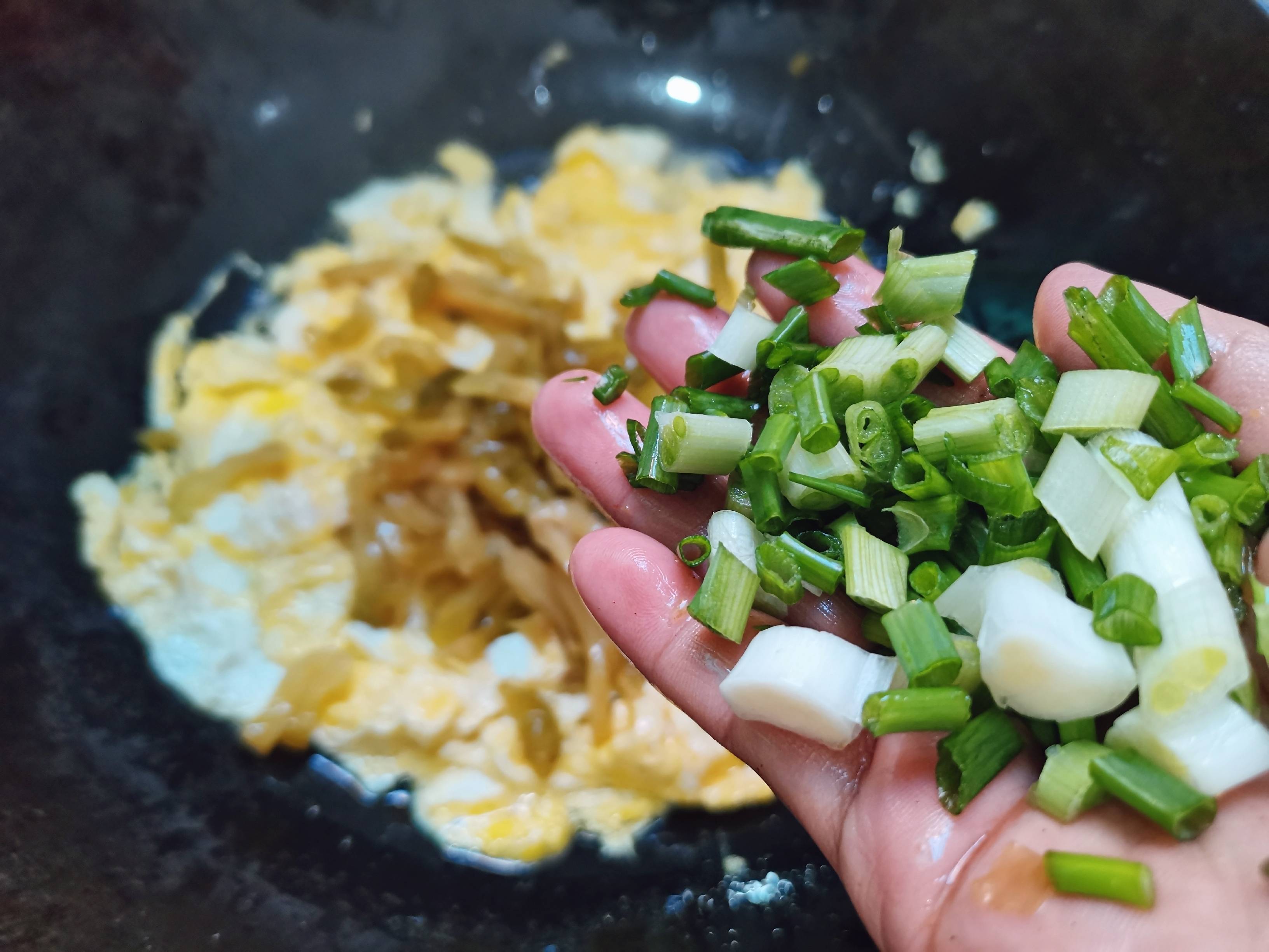 視頻版“榨菜炒雞蛋”的做法-家常味炒菜譜