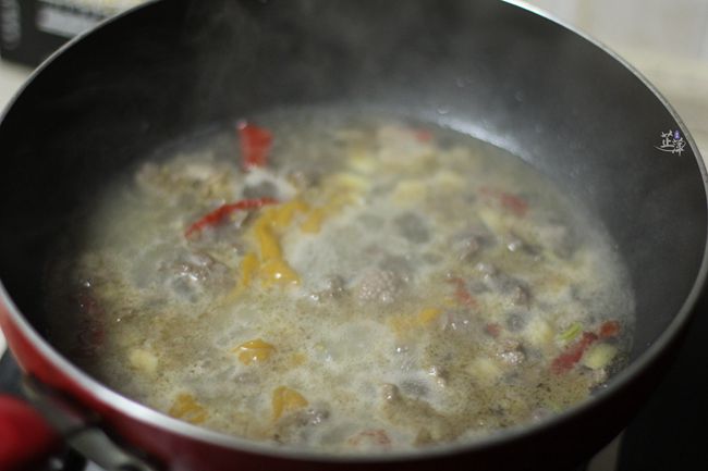 金湯水煮牛肉的做法-酸辣味炒菜譜