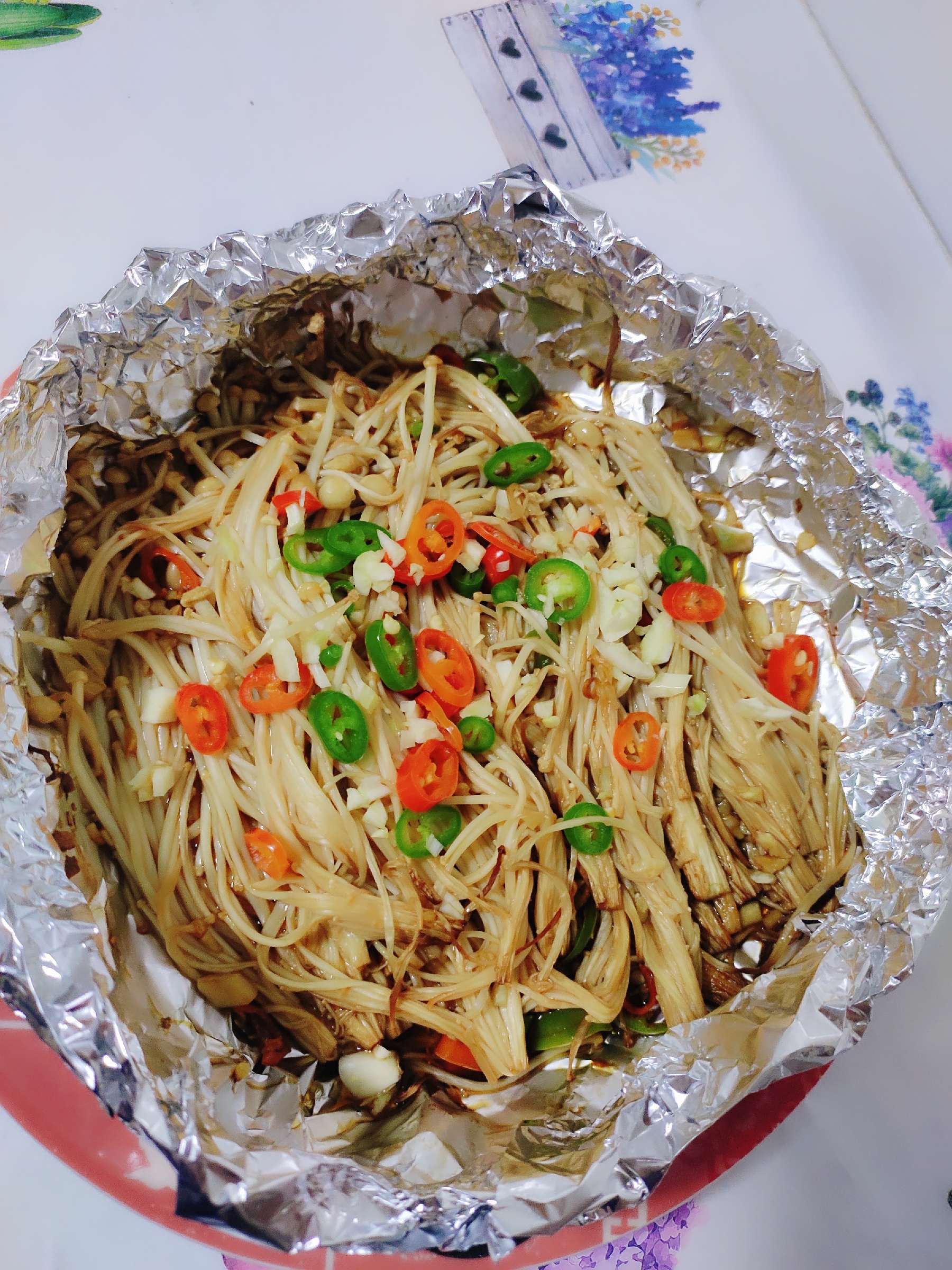 不放鹽的錫紙金針菇的做法-酸辣味燒菜譜