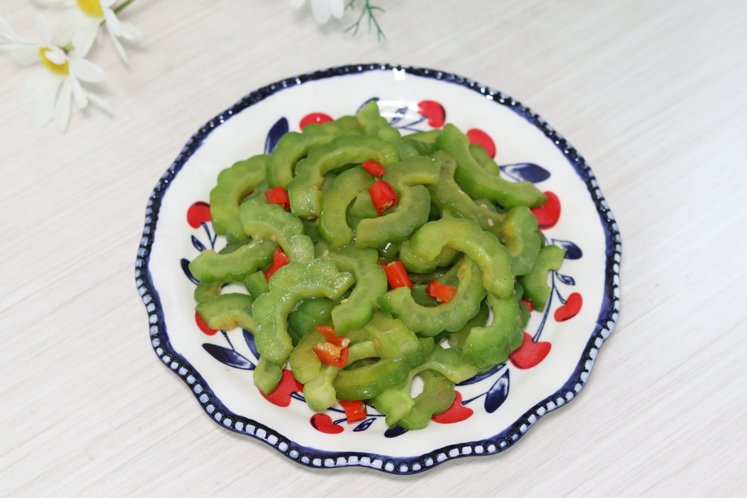 辣炒苦瓜,口感爽脆,香辣又下飯的做法-家常味炒菜譜-易網健康養生網 辣炒苦瓜,口感爽脆,香辣又下飯的做法-家常味炒菜譜