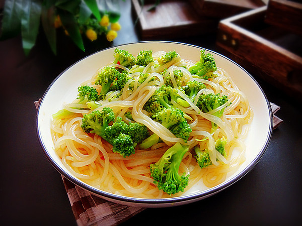 西蘭花拌紅薯粉的做法-香辣味拌菜譜-易網健康養生網 西蘭花拌紅薯粉的做法-香辣味拌菜譜