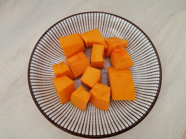 南瓜蒸千層餅的做法-甜味蒸菜譜-易網<a href=http://www.aoa7937.com/ target=_blank class=infotextkey>健康養生</a>網 南瓜蒸千層餅的做法-甜味蒸菜譜