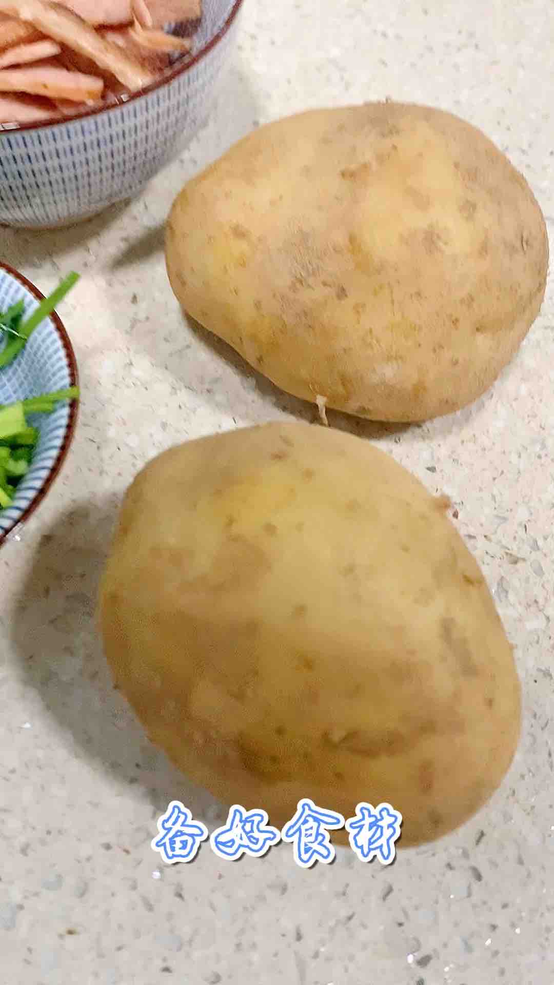 午餐肉炒土豆絲的做法-家常味炒菜譜