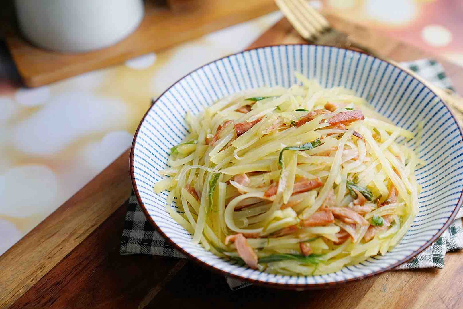午餐肉炒土豆絲的做法-家常味炒菜譜-易網健康養生網 午餐肉炒土豆絲的做法-家常味炒菜譜