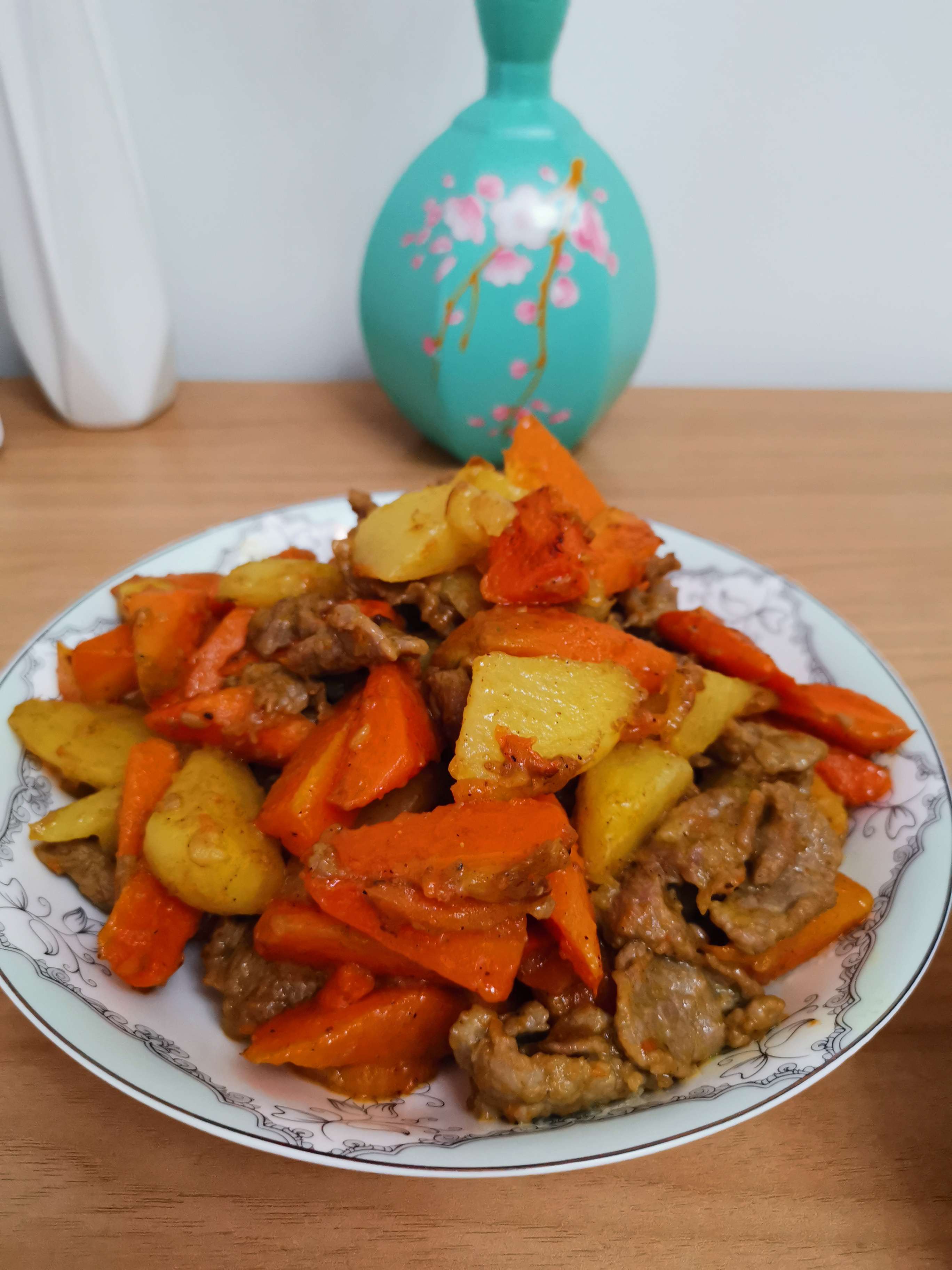 咖喱胡蘿卜炒牛肉的做法-咖喱味炒菜譜-易網(wǎng)健康養(yǎng)生網(wǎng) 咖喱胡蘿卜炒牛肉的做法-咖喱味炒菜譜