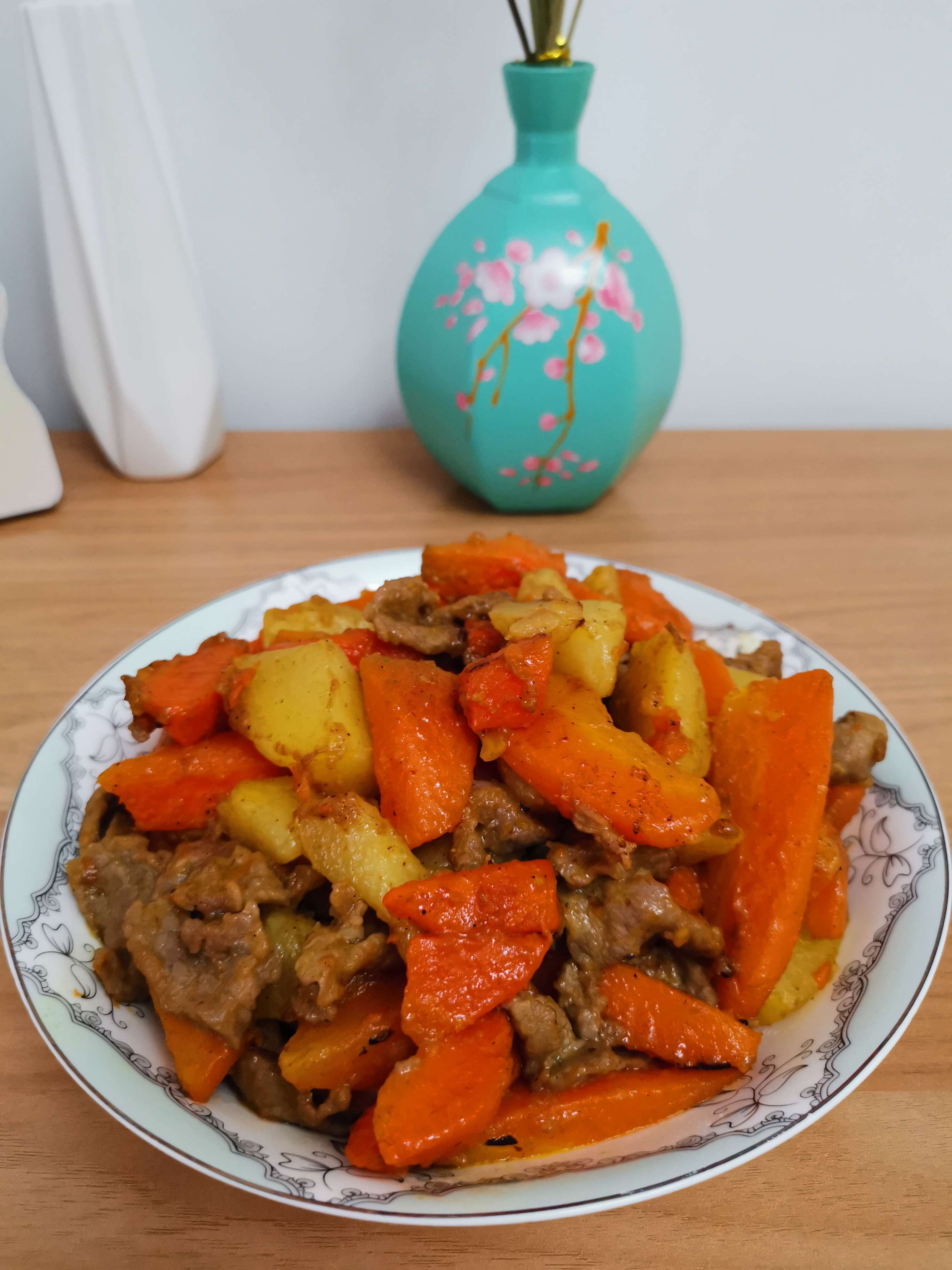 咖喱胡蘿卜炒牛肉的做法-咖喱味炒菜譜-易網(wǎng)健康養(yǎng)生網(wǎng) 咖喱胡蘿卜炒牛肉的做法-咖喱味炒菜譜