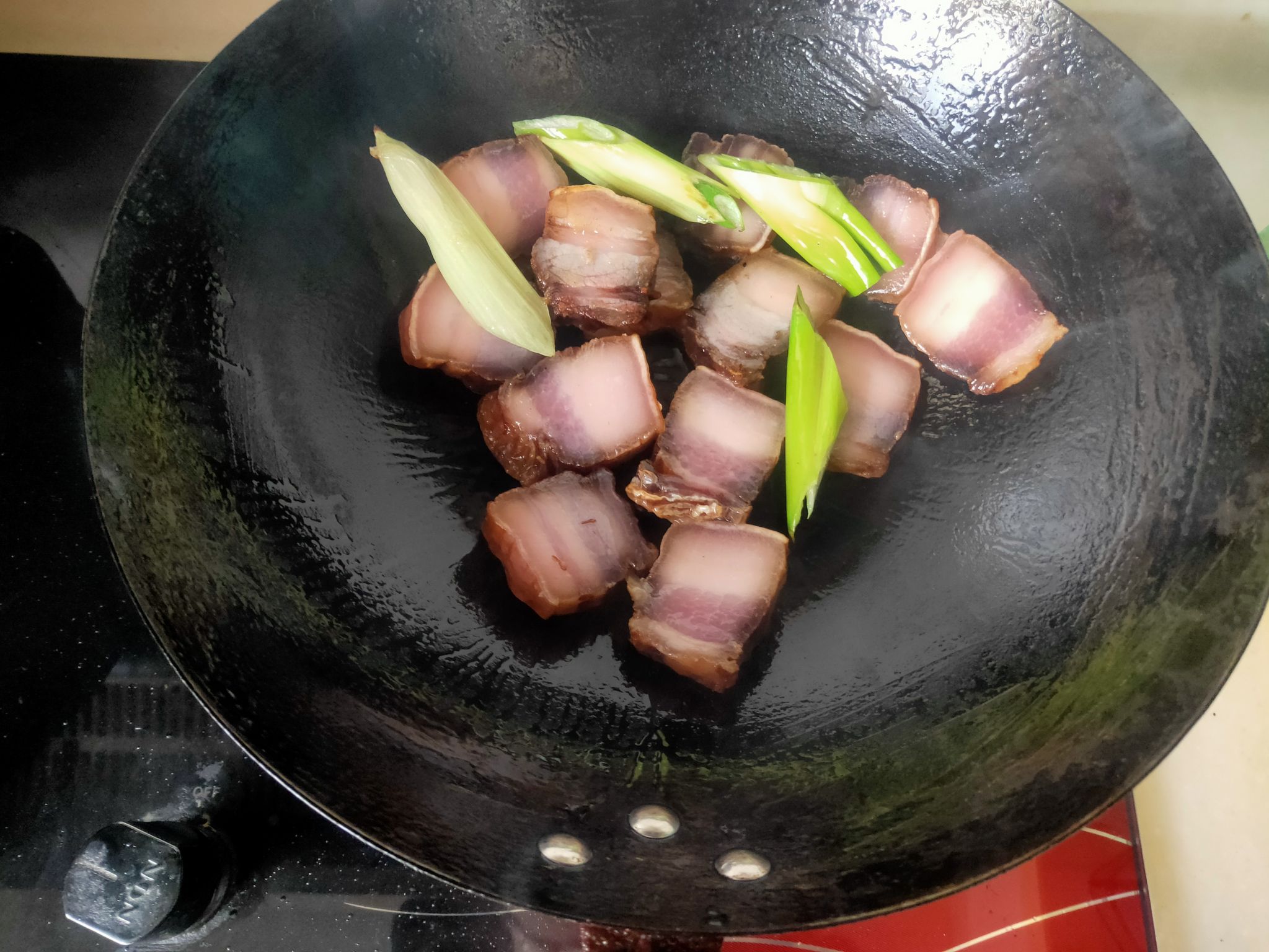 冬天就吃美味有營養的臘肉煨蘿卜的做法-咸鮮味燉菜譜