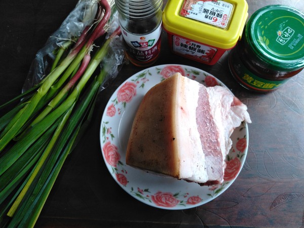 家常蒜苗回鍋肉的做法-家常味炒菜譜