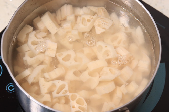麻辣鮮香，超下飯孜然藕丁！的做法-家常味炒菜譜