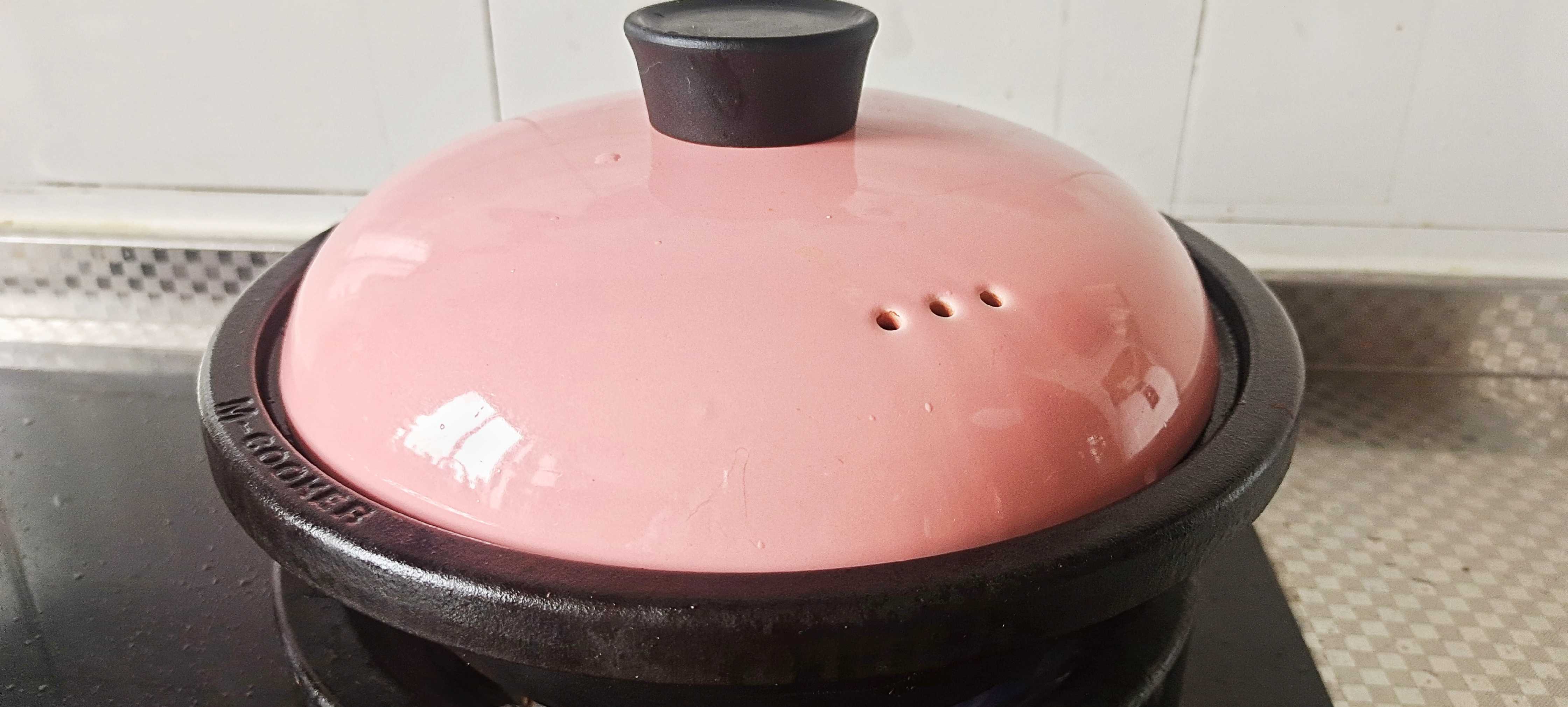 豬蹄這樣做，軟嫩香爛越啃越過(guò)癮…腐乳花生燉豬蹄的做法-咸鮮味燉菜譜