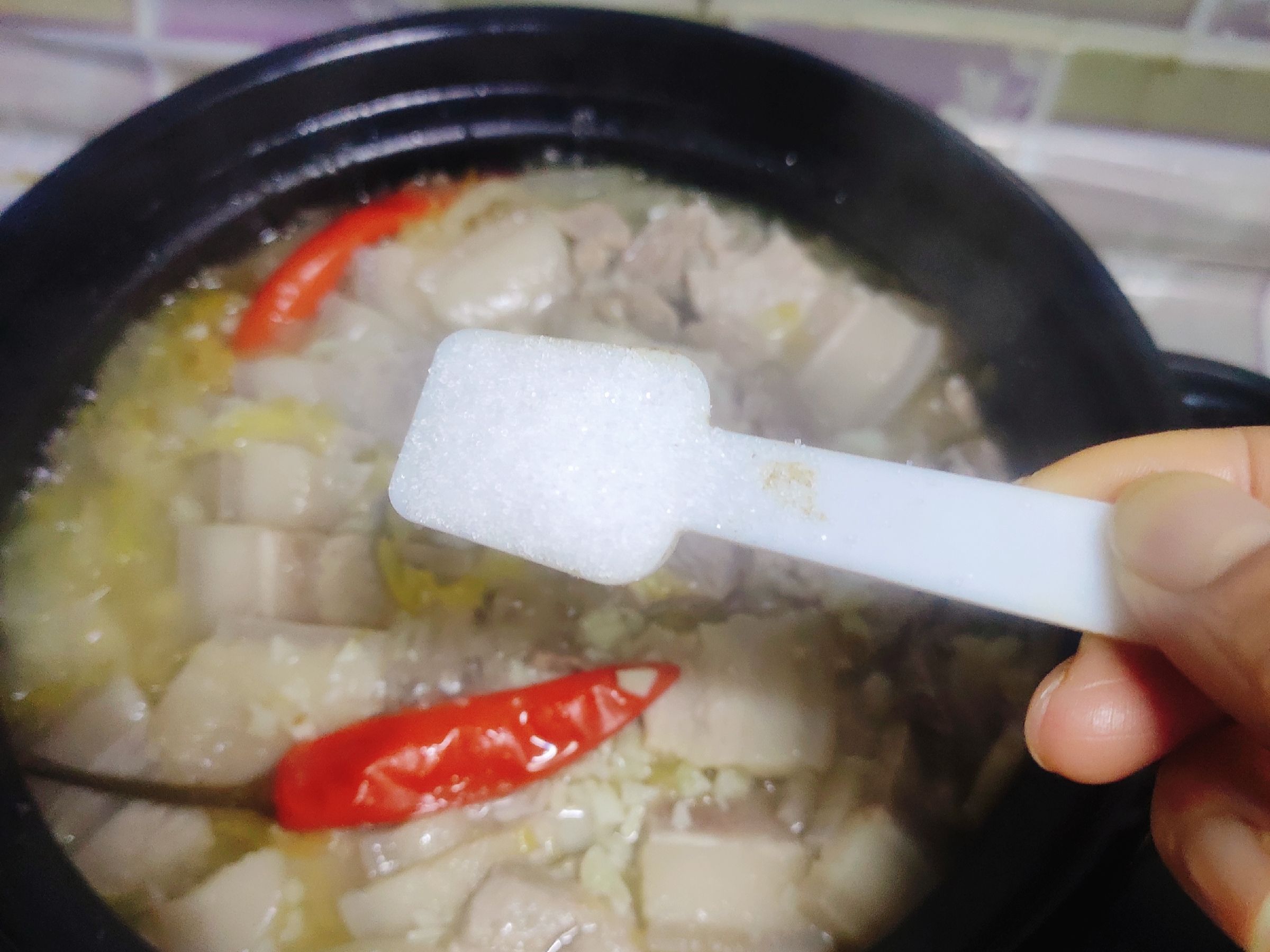 肥而不膩的酸菜川白肉的做法-咸鮮味燉菜譜