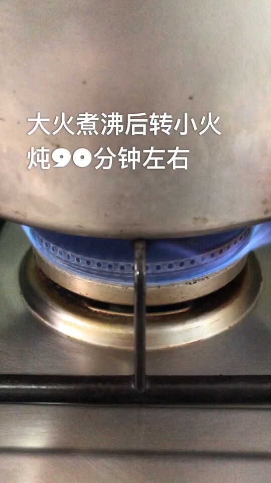 鮮甜美味的鴿子湯，這樣做滋補又養顏，冬天必備養生飲品！的做法-家常味燉菜譜