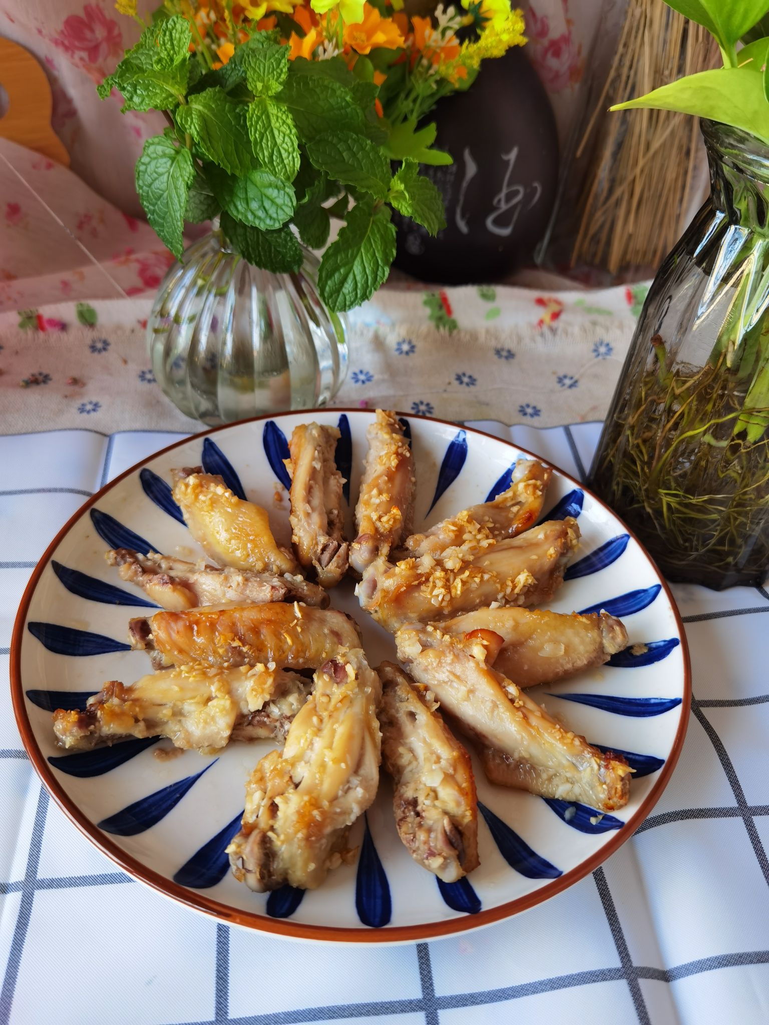 蒜香雞翅的做法-咸鮮味烤菜譜-易網健康養生網 蒜香雞翅的做法-咸鮮味烤菜譜