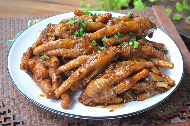 電飯鍋雞爪煲的做法-咸鮮味燒菜譜-易網健康養生網 電飯鍋雞爪煲的做法-咸鮮味燒菜譜
