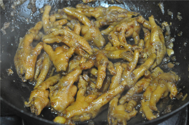 電飯鍋雞爪煲的做法-咸鮮味燒菜譜-易網健康養生網 電飯鍋雞爪煲的做法-咸鮮味燒菜譜