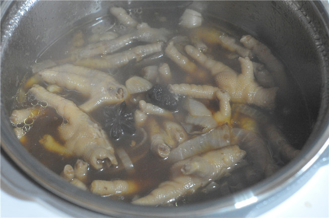 電飯鍋雞爪煲的做法-咸鮮味燒菜譜-易網健康養生網 電飯鍋雞爪煲的做法-咸鮮味燒菜譜