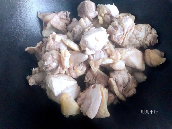 木耳燉雞的做法-家常味燉菜譜-易網<a href=http://www.aoa7937.com/ target=_blank class=infotextkey>健康養生</a>網 木耳燉雞的做法-家常味燉菜譜